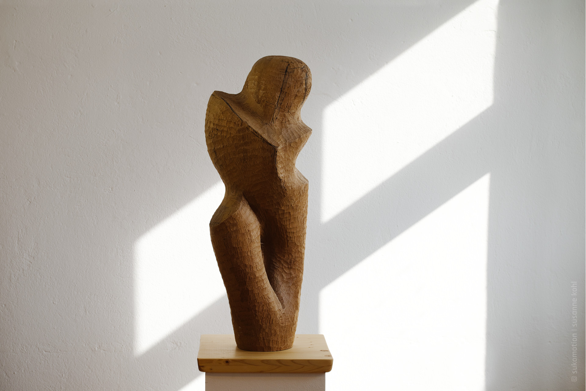 the twist – sculpture made of wood – by sukomotion | susanne kohl - berlin