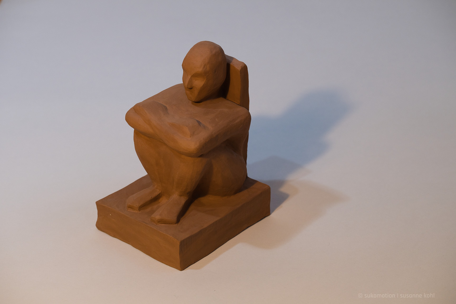 block statue – sculpture made of clay – by sukomotion | susanne kohl - berlin