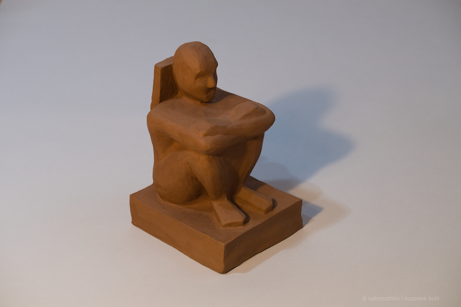 block statue – clay sculpture – by sukomotion | susanne kohl - berlin